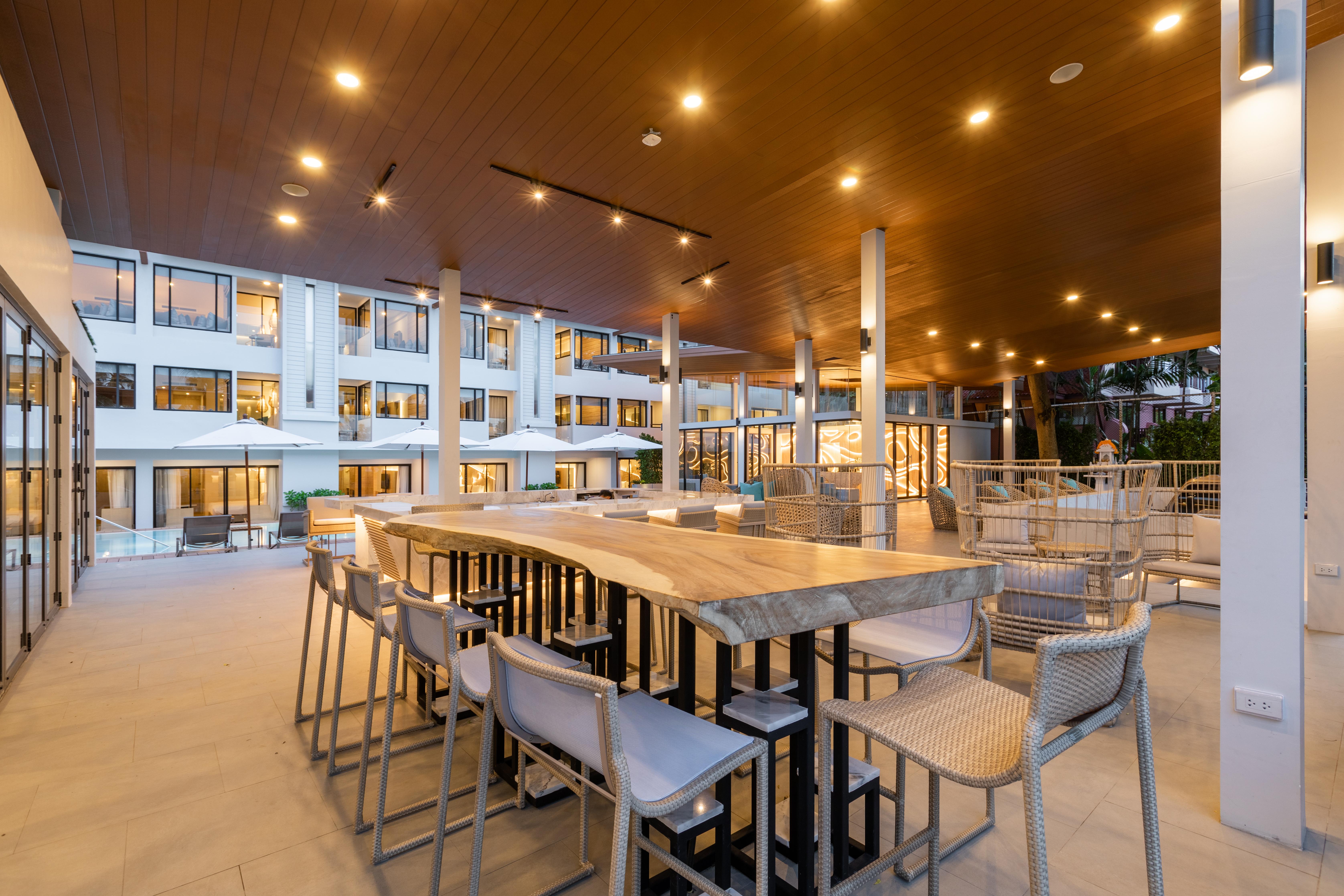 Liv Hotel Phuket Patong Beachfront Dış mekan fotoğraf